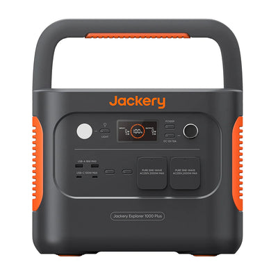 Jackery Explorer 1000 Plus – Bedienfeld mit LC-Display, USB-Anschlüssen und AC-Ausgängen im Detail